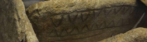 Dolmen mit Alpha-Wiedergeburtssymbol, A Coruna, Galizien