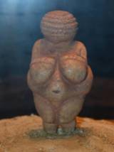 Urmutter von Willendorf 1